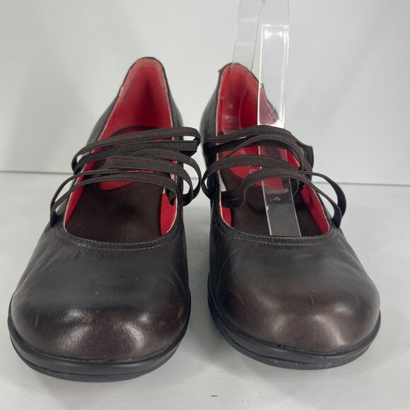 Merrell Chocolate Heels with Scarlet Interior - Picture 6 of 14